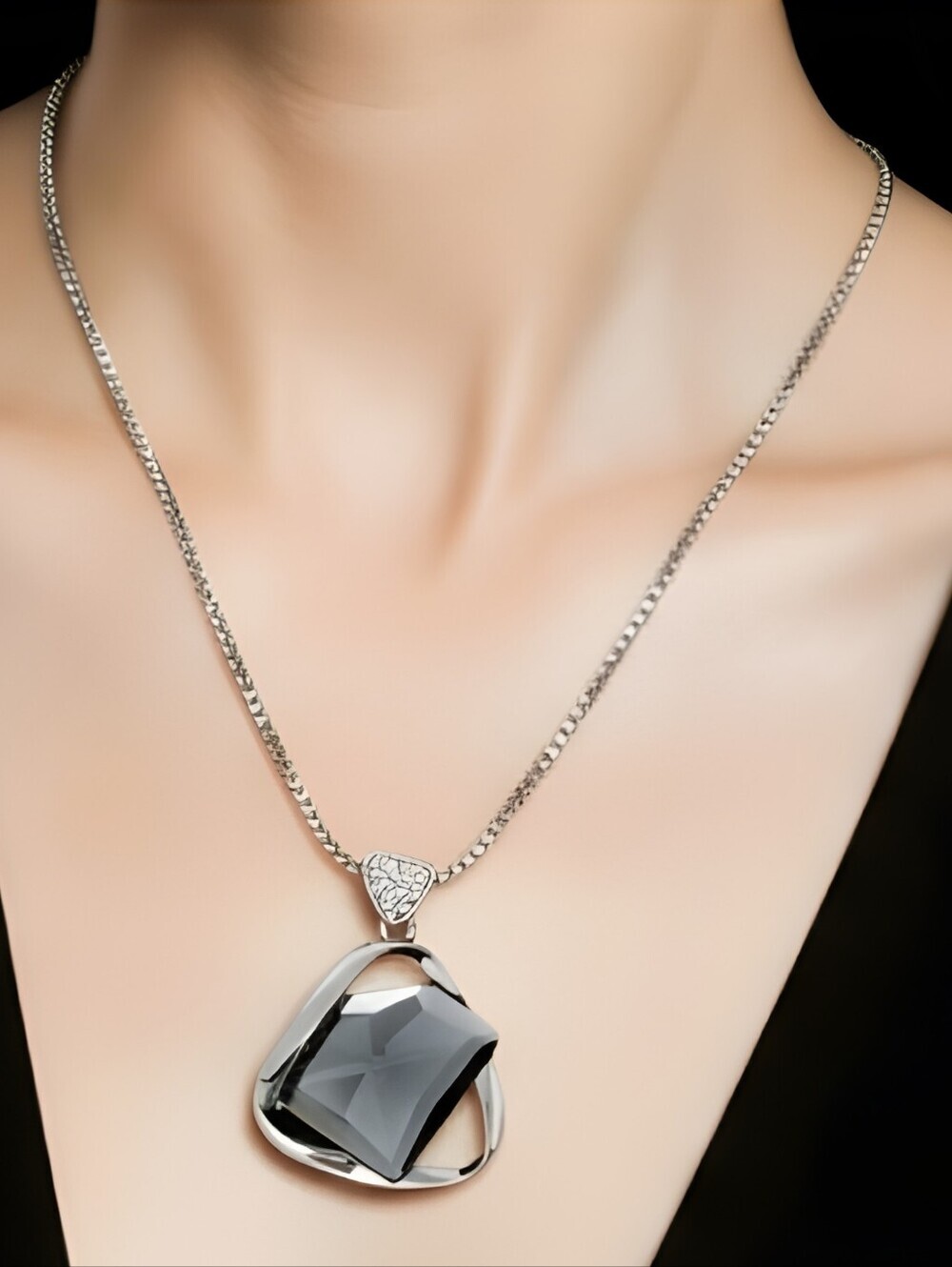 Fashion High-End Rhinestone Sweater Chain & Crystal Accent Necklace